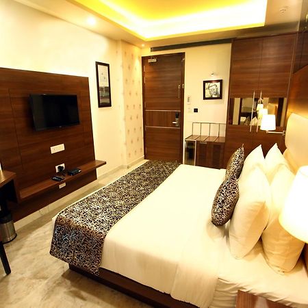 Hotel The Sentinel Nuova Delhi Esterno foto
